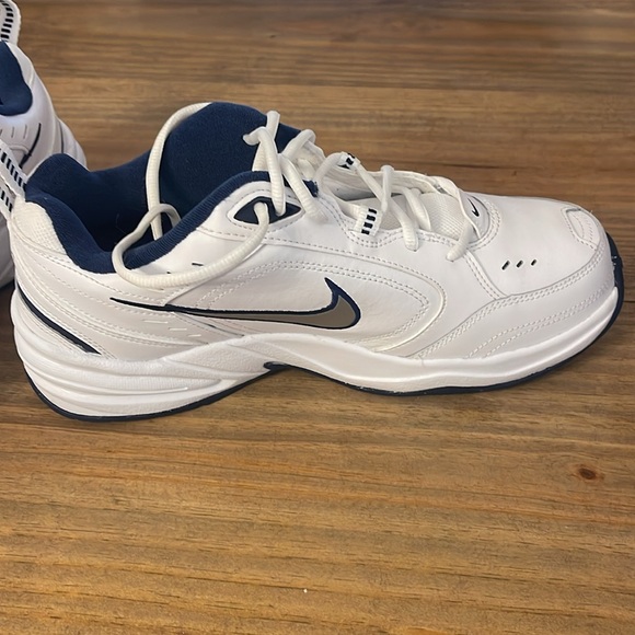 Nike Air Monarch IV Men’s 9.5W 4E white Walking Dad Shoes 416355–102 - Picture 6 of 10